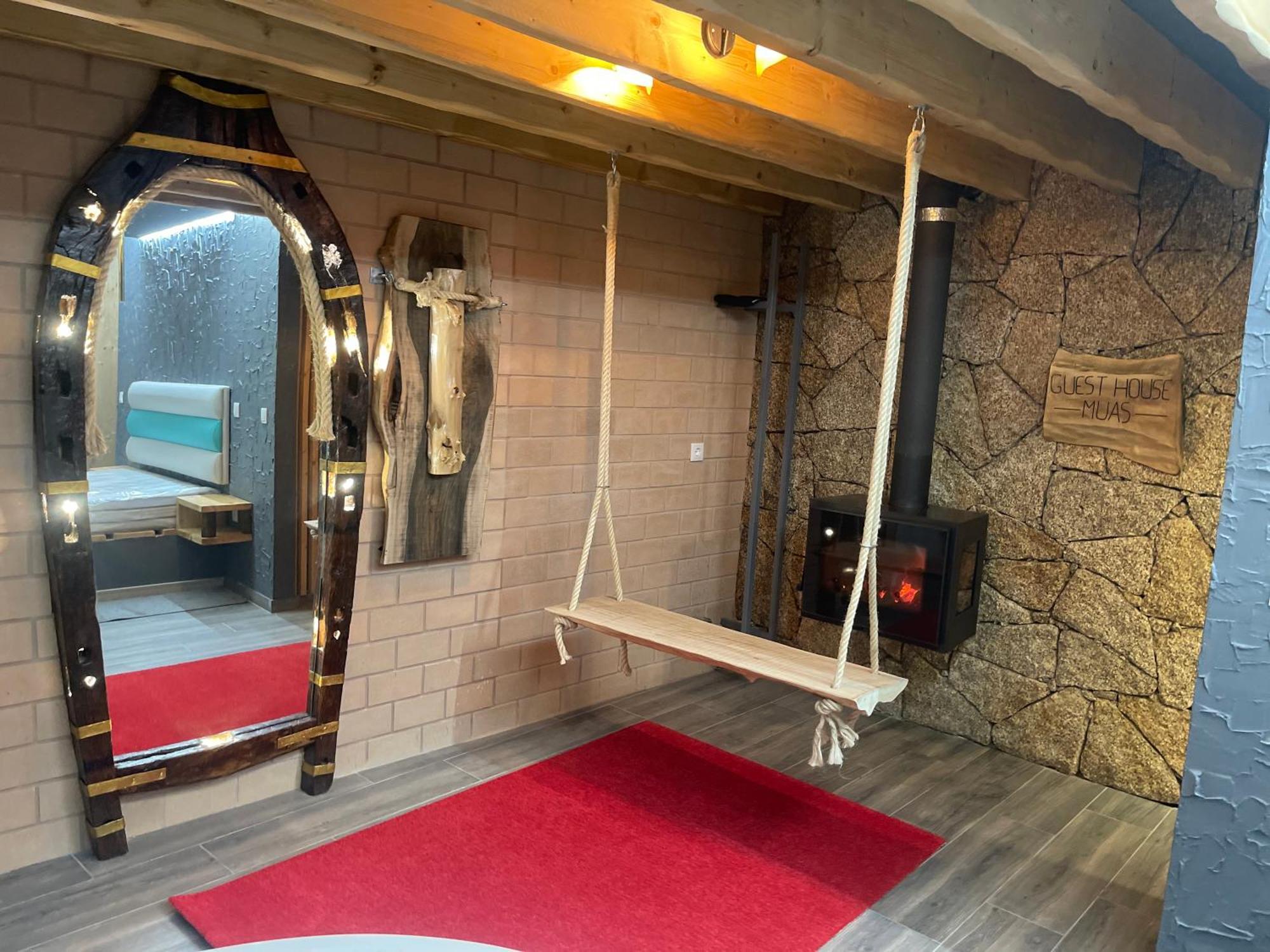 Muas Lodge *